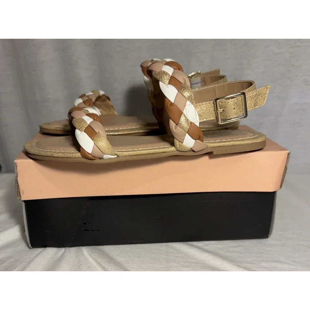 NEW NIB Girls BCBG Della Kids Sandals Size 4 Summer Tan White Gold